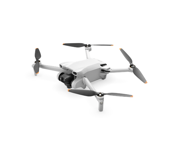 DJI Mini 3 med RC-kontroller på vit bakgrund