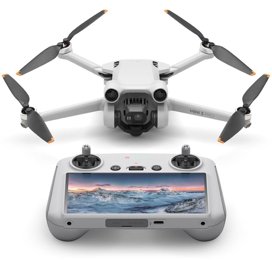 DJI Mini 3 Pro med DJI RC-skärmkontroll på vit bakgrund